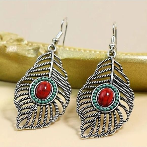 ⭐️3/&25⭐️🆕️Feather Drop Earrings  - Picture 3 of 4